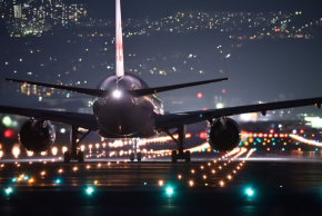 空港　夜の空港